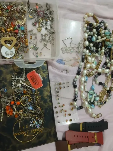 Lote com piercings brincos colares etc