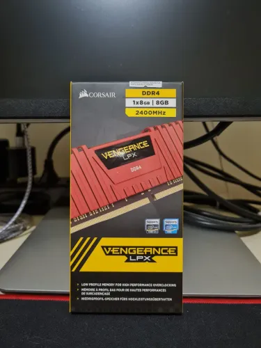 Memória ram ddr4 8gb 2400mhz da marca Corsair Vengeance LPX