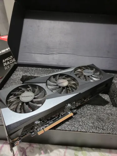 Placa de Video Gigabyte Radeon RX 7600 Gaming OC, 8GB, GDDR6, 128-bit, GV-R76GAMING-OC-8GD