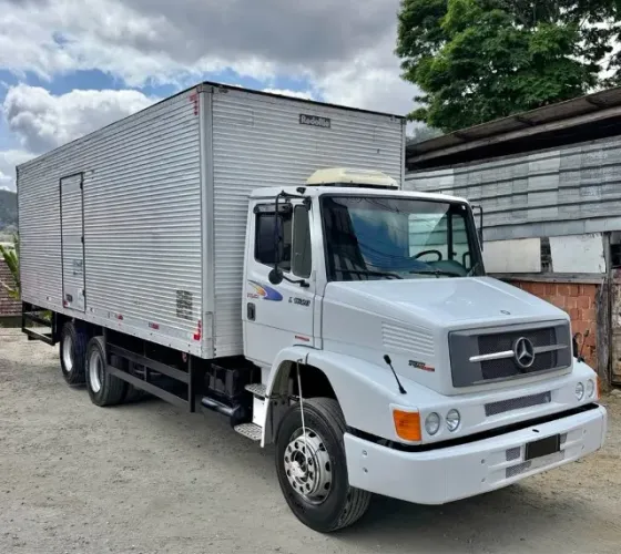 Mercedes Benz 1620 baú 8/3 Metros