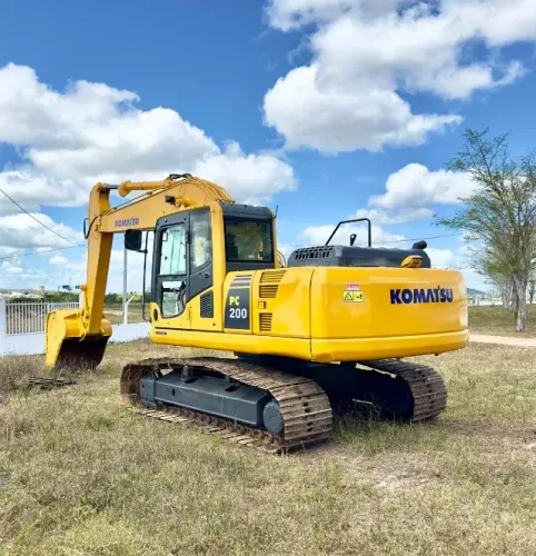 ESCAVADEIRA KOMATSU PC200 2008
