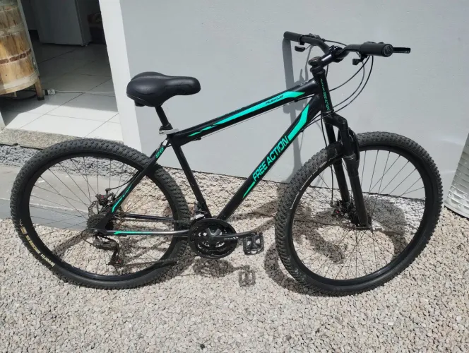 Bicicleta aro 29 Free action ótimo estado