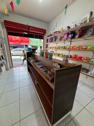 MÓVEIS E ESTRUTURA COMPLETA DE LOJA À VENDA + POSSIBILIDADE DE ASSUMIR O PONTO