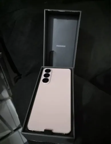 S26 256 gb Rosé/dourado (cor exclusiva site da samsung) completo, nf e garantia ate 2027
