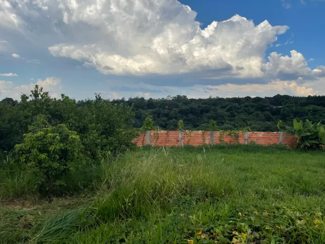 Vende-se terreno no bosque dos eucaliptos Araçoiaba 