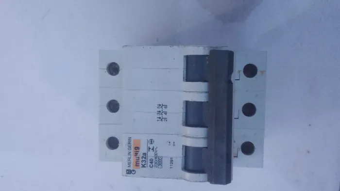 Vendo contactor e relé com disjuntor tudo trifásico não são novos mas estão em ótimo