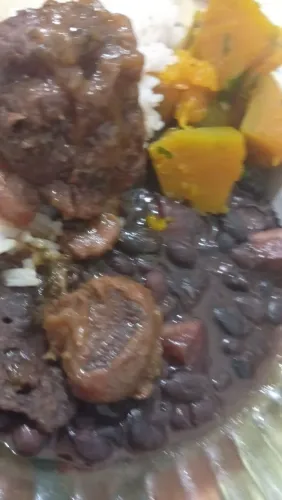 Ofereço serviço de diarista e cozinheira, diarista, experiência e competência!