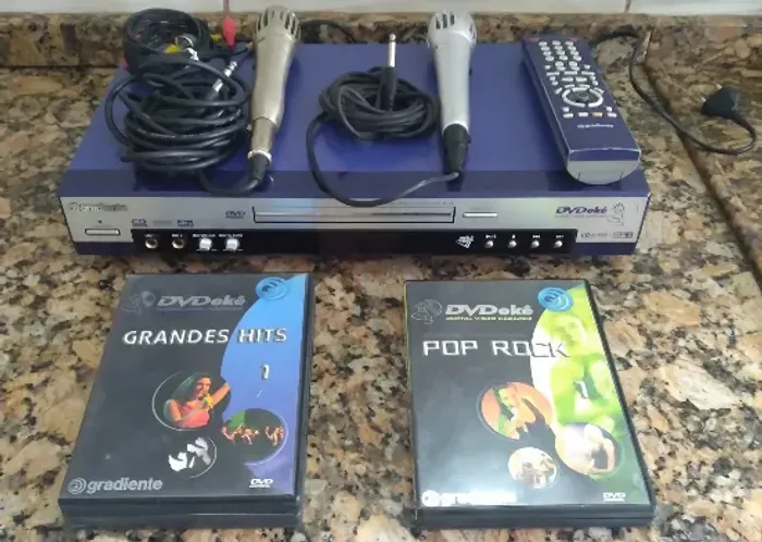KARAOKÊ Gradiente K35 + Controle Original + 2 Microfones + 2 DVDs Originais