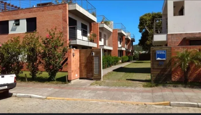 Apartamento de 2 dormitórios, em condomínio fechado, no Centro Histórico de Garopaba