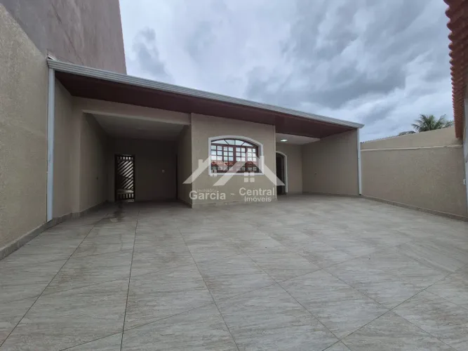 Casa com piscina em Peruíbe REF: 9633