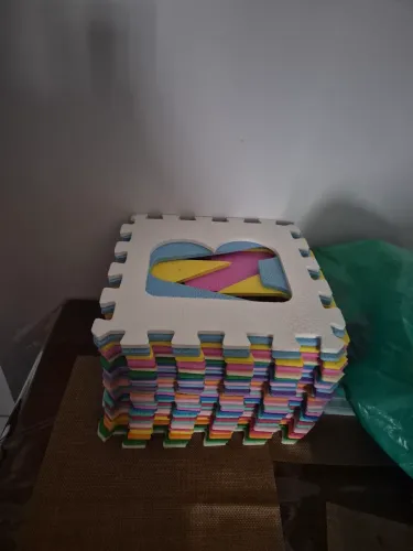 Tapete de Eva Mingone com 28 peças