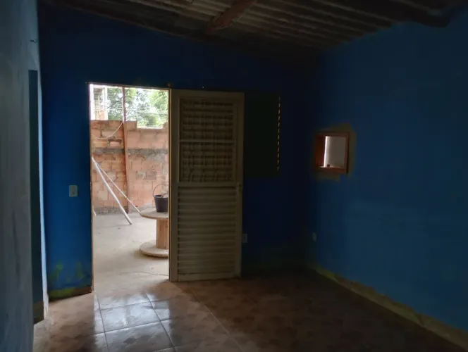 CASA COM TERRENO À VENDA - VILA CENTRAL, QUEIMADOS*