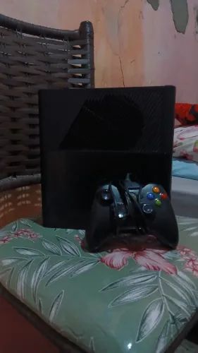 Xbox desbloqueado pra botar fora ligeiro,  leia a descrição 