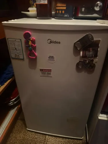 Frigobar 93L semi novo