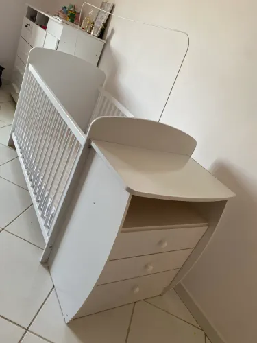 Berço com cômoda acoplada