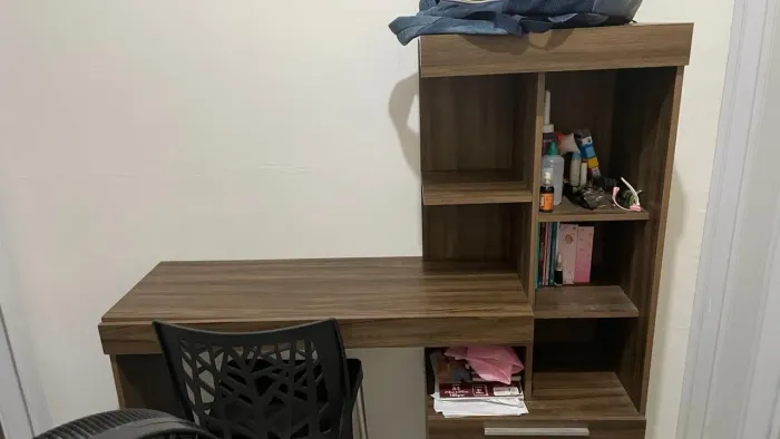Ecrivaninha com estante