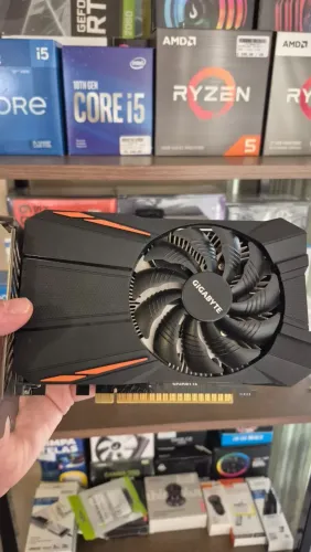 Placa de vídeo GTX 1050 DDR5 Gigabyte seminova com garantia!