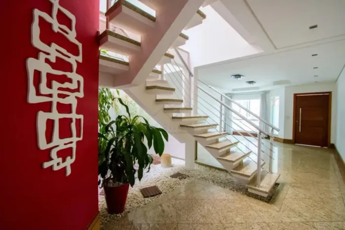 Sobrado com 03 suítes para locação, 238m² na Vila Scarpelli - Santo André/SP