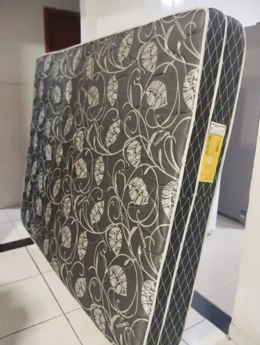 Colchão de casal Plumatex 