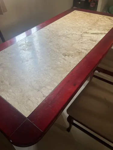Vendo mesa com cadeiras e espelho