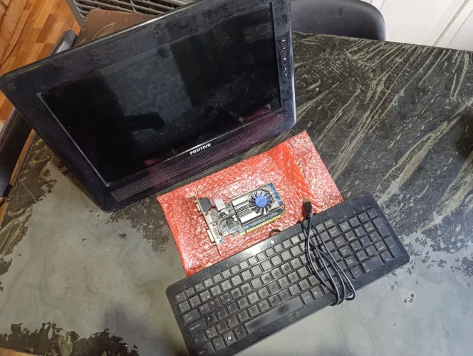 Monitor + Placa de video + Teclado