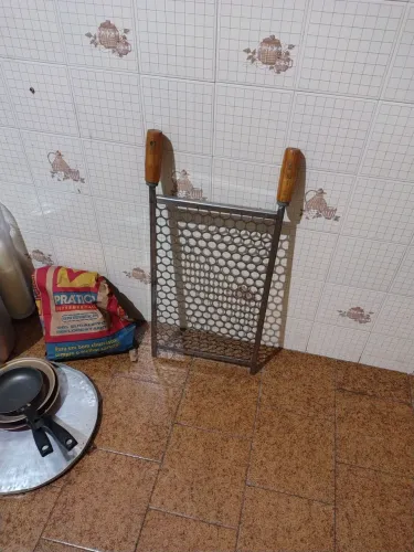 Mesa de centro vidro + grelha (precisa retirar no local)