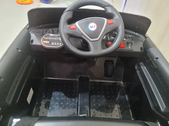 Carrinho eletrico infantil BMW 12v preto controle remoto bateria nova 3 a 6 anos 