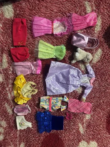 Roupas e acessórios da Barbie