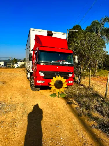Caminhão atego 2425 