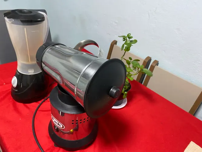 VENDE-SE LIQUIDIFICADORES INDUSTRIAL E DOMÉSTICO BAIXO PERÍODO DE USO!