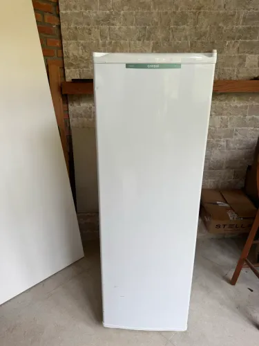 Frezzer vertical consul