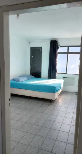 Alugo 1 quarto disponível