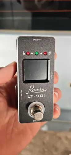 Pedal afinador Rowin Lt 901 para Guitarra ou baixo<br><br>1/4<br><br>Cor: Preto<br><br>OUTPUT<br><br>DC9V.