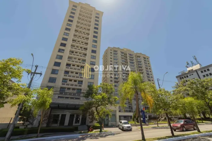 Sala comercial à venda, mobiliada, dois banheiros e duas vagas de garagem rotativas no Urb