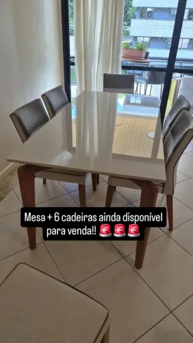 Conjunto de mesa + 6 cadeiras praticamente novo