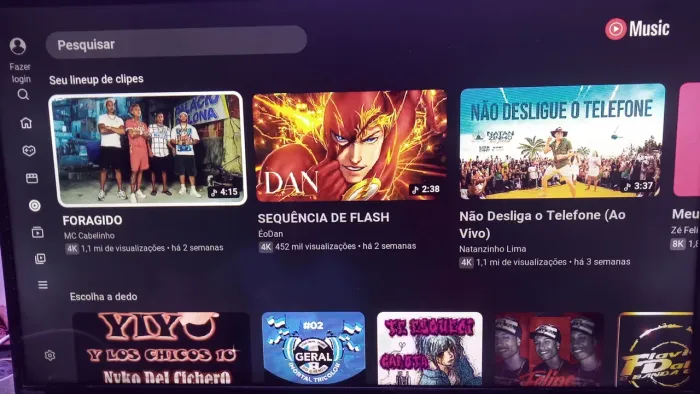 Vende-se uma TV LG 32 polegadas smart com pé e controle