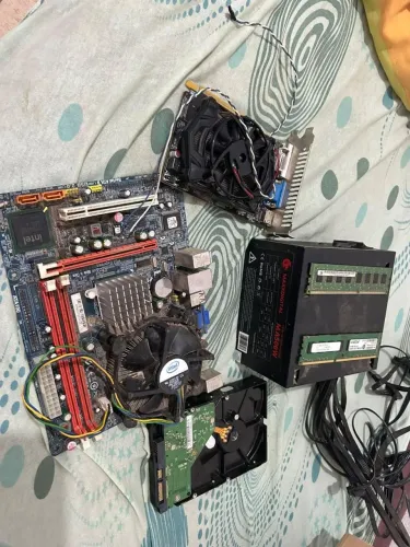 PLACA MÃE, PLACA DE VÍDEO, FONTE E DUAS MEMÓRIAS DDR3