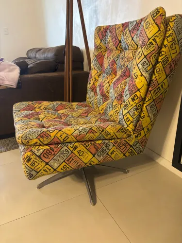 Poltrona moderna estilo retrô