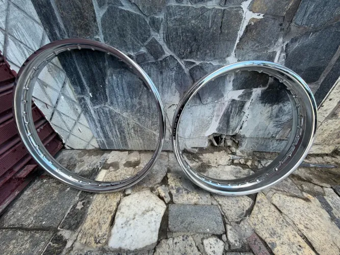 PAR DE AROS ORIGINAIS YAMAHA LANDER 250 ( NEGOCIÁVEL )