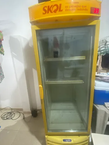 Cervejeira Expositora Metalfrio 497L Skol (220V) - Perfeito Estado!