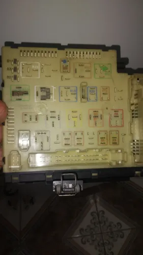 Caixa de fusível do Escort Zetec 98 sw com ar condicionado