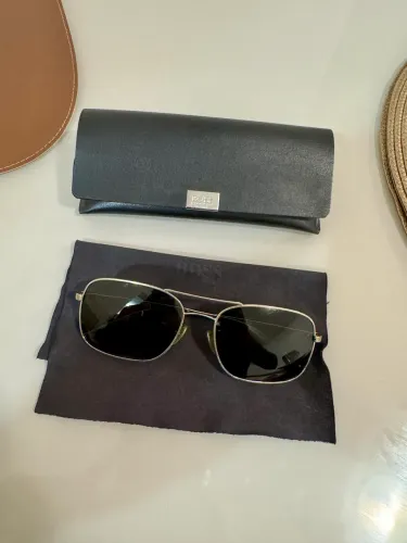 VENDE-SE ÓCULOS HUGO BOSS