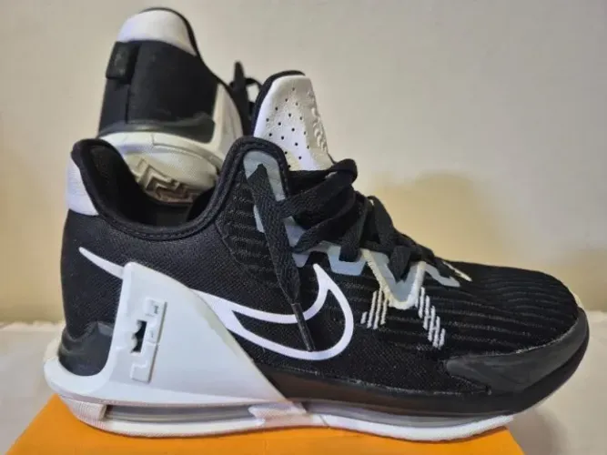 Tênis Lebron Witness Black/White 41
