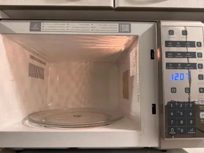 Microondas em ótimo estado eletrolux 