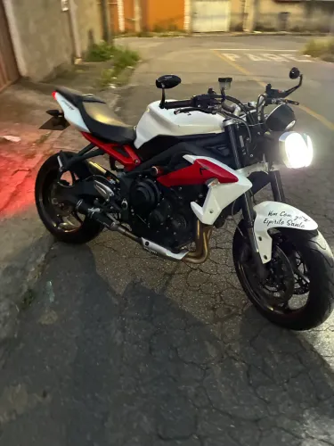 Street Triple melhor que Hornet e Xj6. Dá bina!