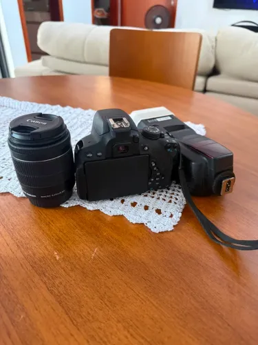Câmera Cânon T5i tela articulada