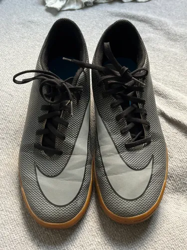 Chuteira Nike society