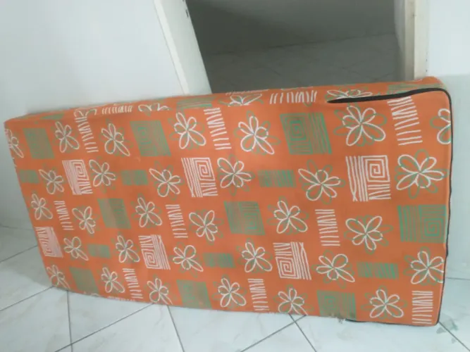 Colchão de solteiro com capa