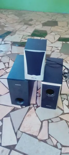 Vendo essas três caixas de som por 50 reais só hoje.