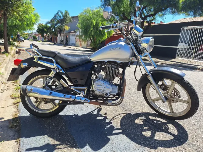 Dafra Kansas 150